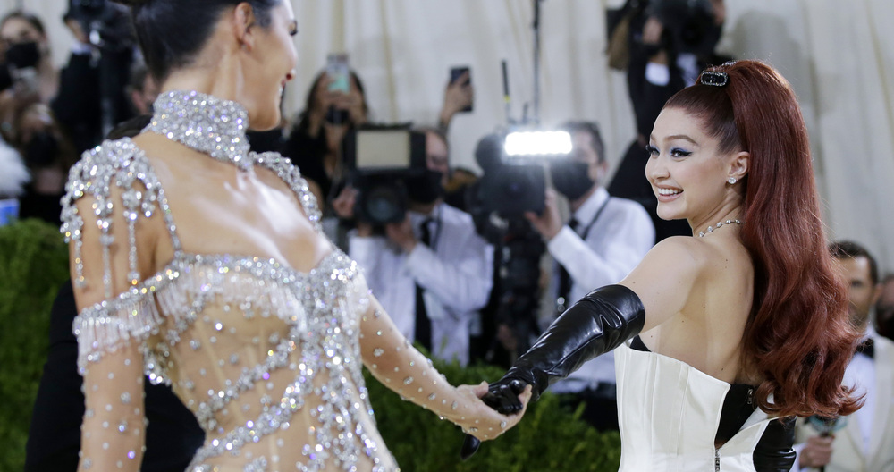 Gigi Hadid s'est transformée en une véritable bombe rousse au Met Gala 2021