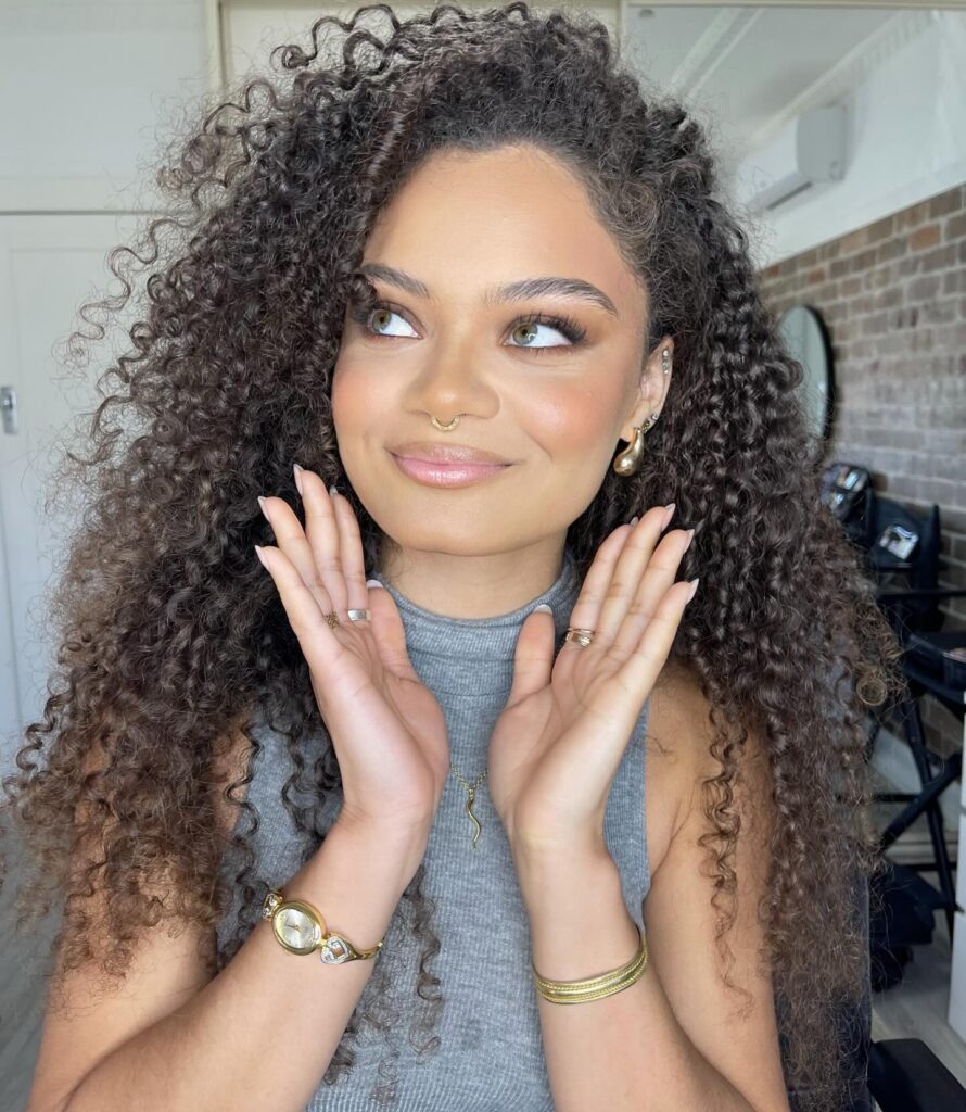 Tendances beauté du printemps 2026 - Raie sur le côté - @tannia_t_mua | Treatwell